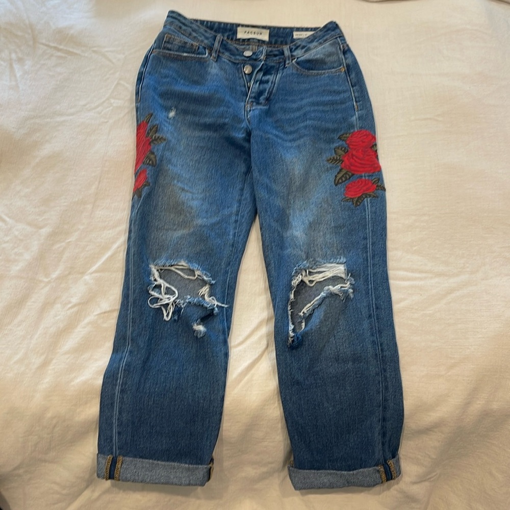 Pacsun size 23 mom jeans with embroidered roses. Great condition